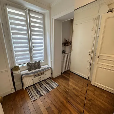 « elysee Chaleureux » Apartment Paris